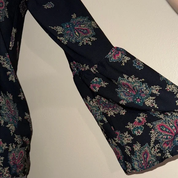 Abercrombie Black Floral Lace-Up Blouse - Picture 2 of 4